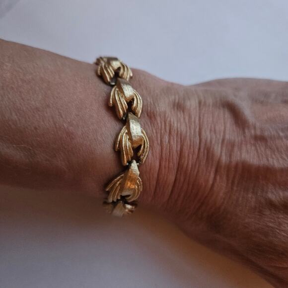 Monet Gold Tone Link Bracelet - Picture 1 of 4